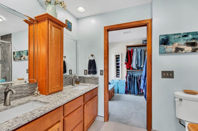 5 S Drury Ln, Wichita, KS 67207