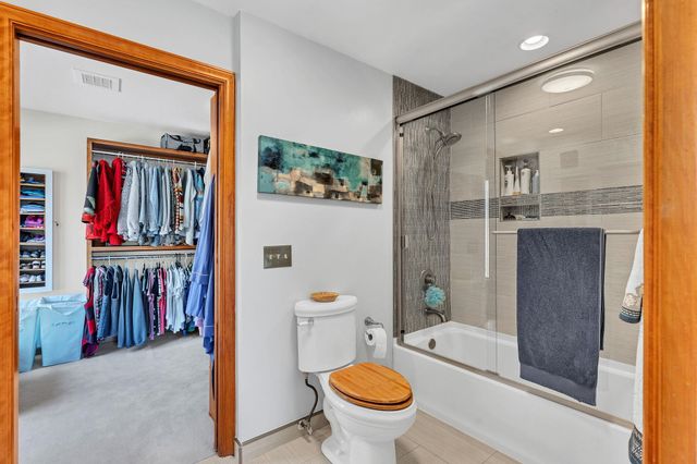 5 S Drury Ln, Wichita, KS 67207