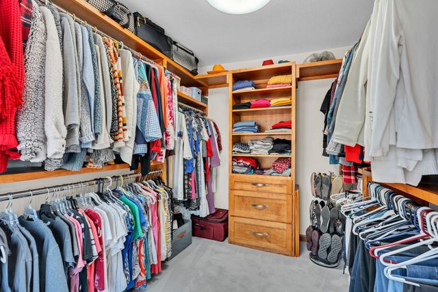 5 S Drury Ln, Wichita, KS 67207