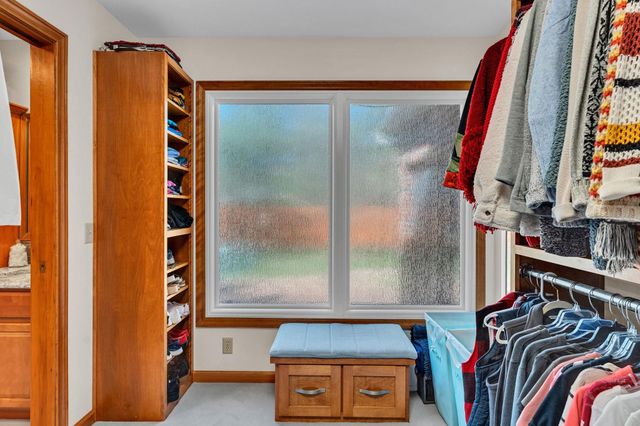 5 S Drury Ln, Wichita, KS 67207