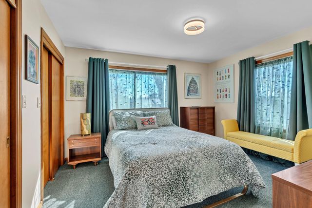 5 S Drury Ln, Wichita, KS 67207