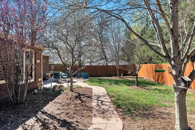 5 S Drury Ln, Wichita, KS 67207