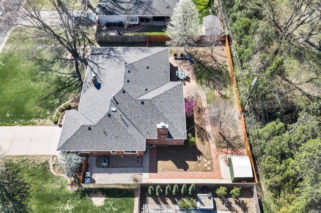 5 S Drury Ln, Wichita, KS 67207