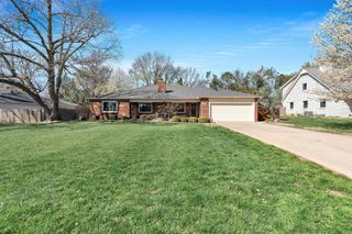 5 S Drury Ln, Wichita, KS 67207