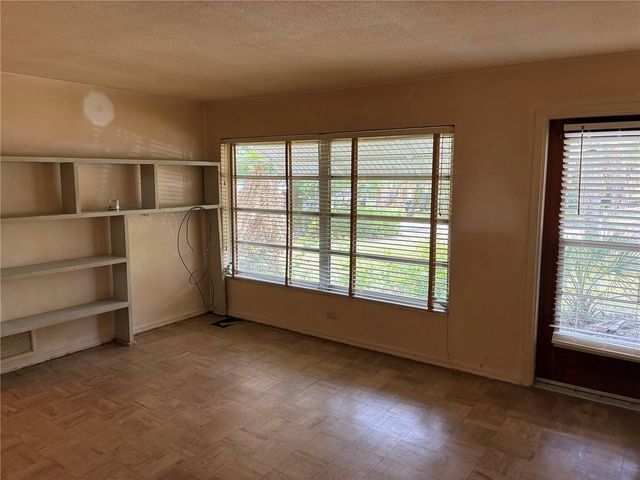213 COLOMBA ROAD, Debary, FL 32713