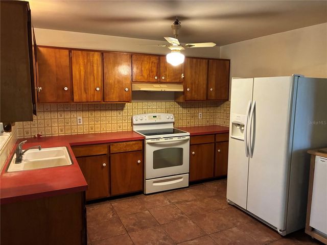 213 COLOMBA ROAD, Debary, FL 32713