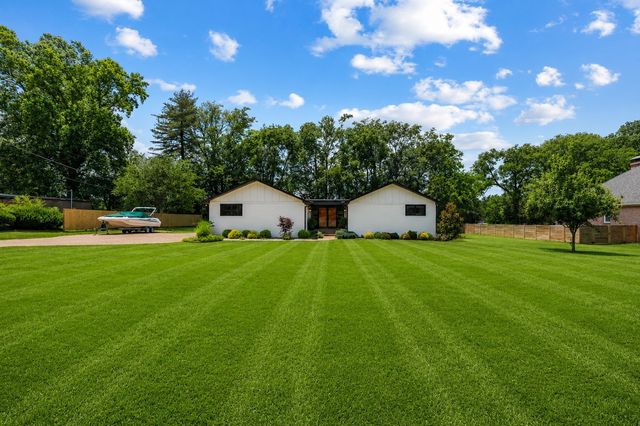 908 Lakeshore Dr, Gallatin, TN 37066