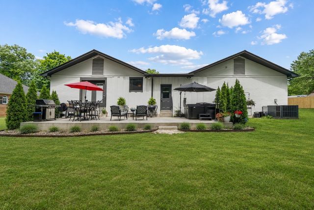 908 Lakeshore Dr, Gallatin, TN 37066