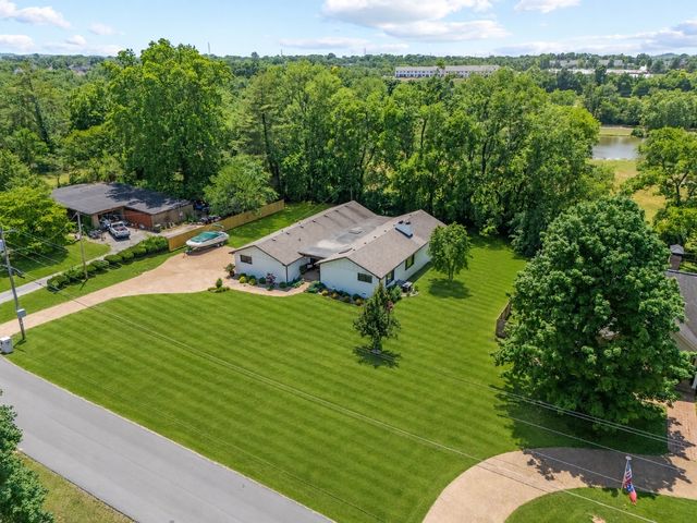 908 Lakeshore Dr, Gallatin, TN 37066