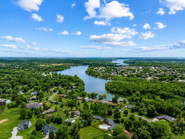 908 Lakeshore Dr, Gallatin, TN 37066