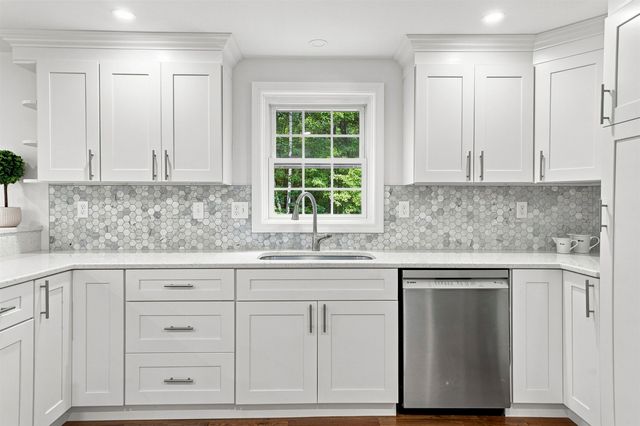 9 Alexandra Drive, Pelham, NH 03076