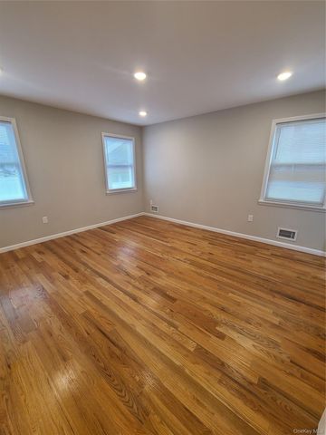 192-23 116th Road, Saint Albans, NY 11412