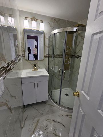 192-23 116th Road, Saint Albans, NY 11412