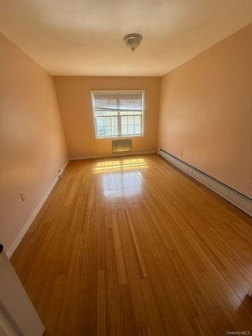 192-23 116th Road, Saint Albans, NY 11412