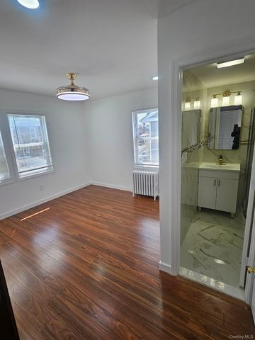 192-23 116th Road, Saint Albans, NY 11412