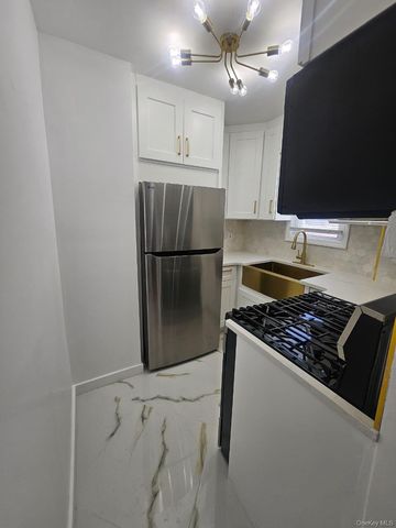 192-23 116th Road, Saint Albans, NY 11412