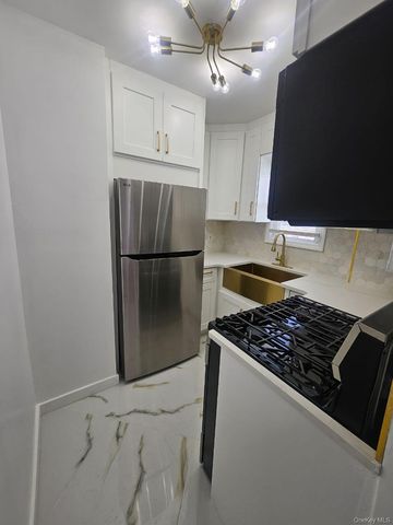 192-23 116th Road, Saint Albans, NY 11412