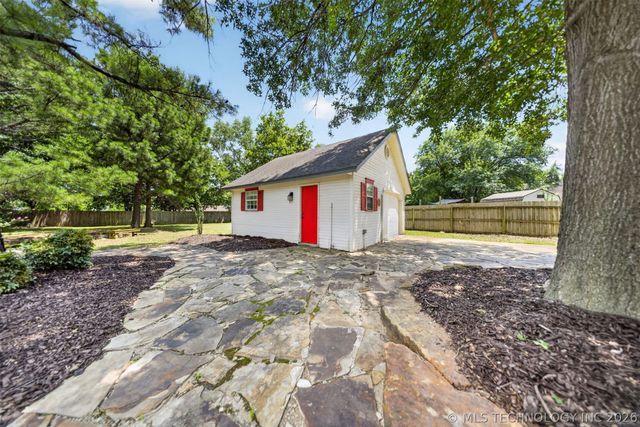 1102 W 20th Street, Claremore, OK 74017