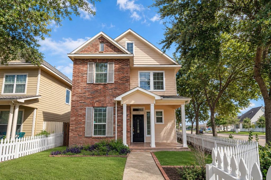 7143 Sun Village Drive, Houston, TX 77083