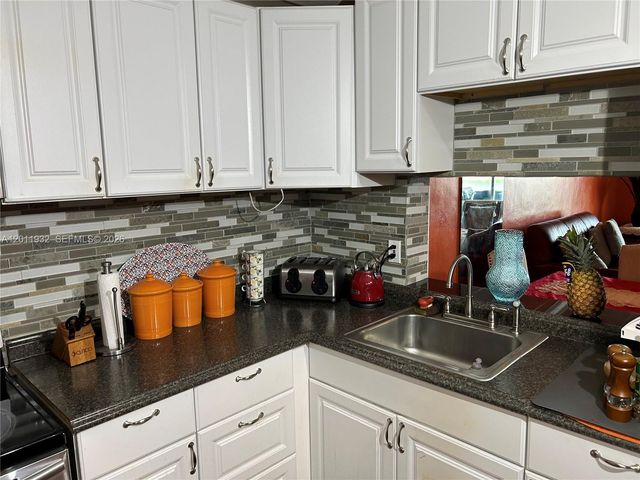 5435 NW 10th Ct 106, Plantation, FL 33313