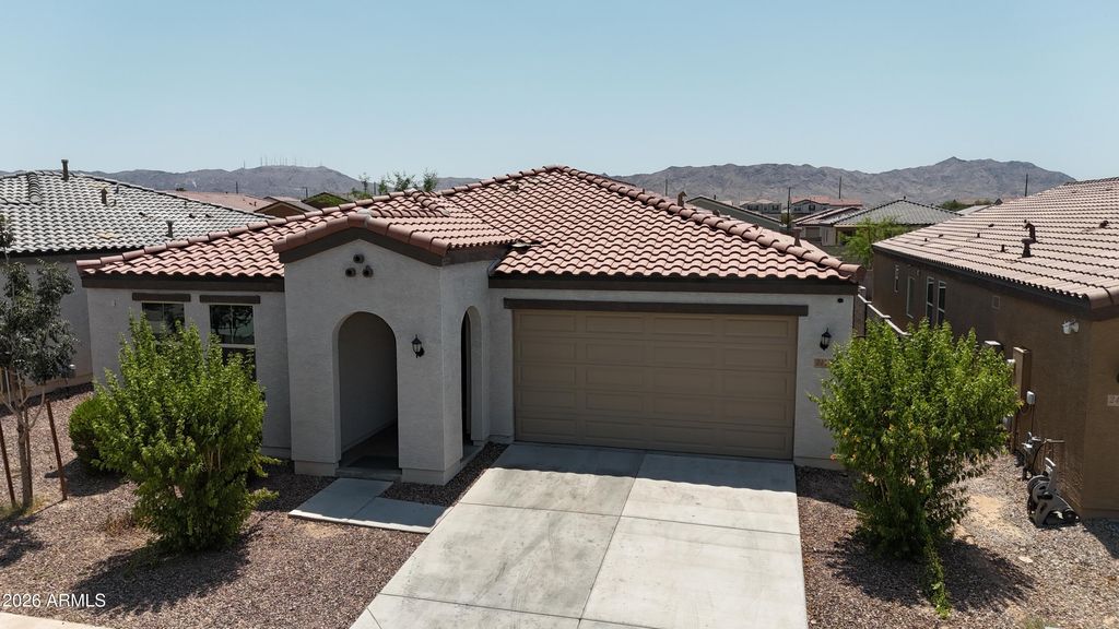2413 W SUNLAND Avenue, Phoenix, AZ 85041 — photo 2