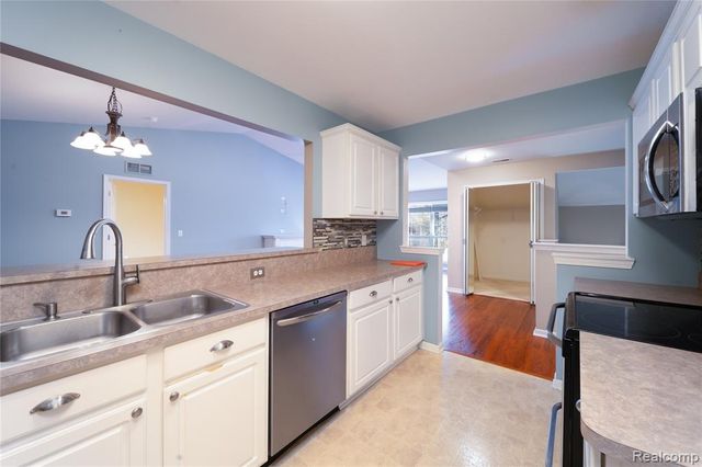 16256 Grandview Drive, Macomb, MI 48044