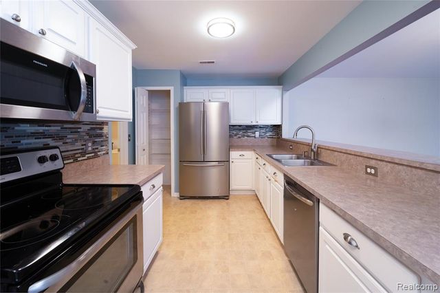 16256 Grandview Drive, Macomb, MI 48044