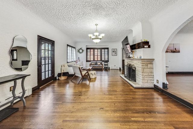7102 Riverside Drive, Berwyn, IL 60402
