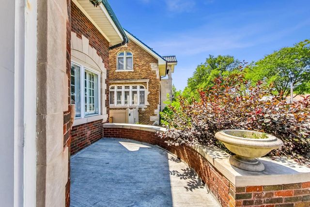 7102 Riverside Drive, Berwyn, IL 60402