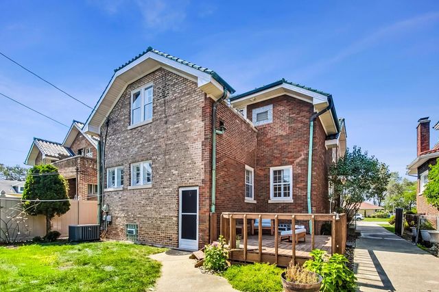 7102 Riverside Drive, Berwyn, IL 60402