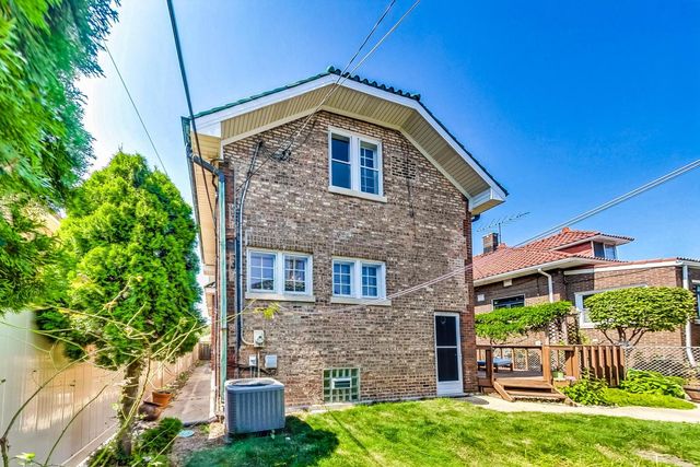 7102 Riverside Drive, Berwyn, IL 60402