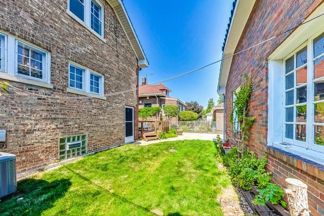 7102 Riverside Drive, Berwyn, IL 60402