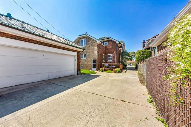 7102 Riverside Drive, Berwyn, IL 60402