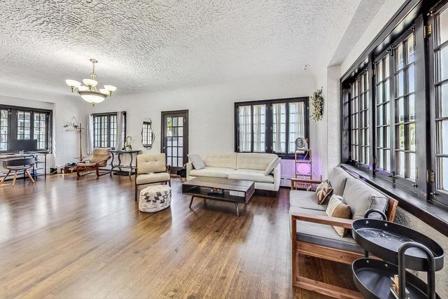 7102 Riverside Drive, Berwyn, IL 60402