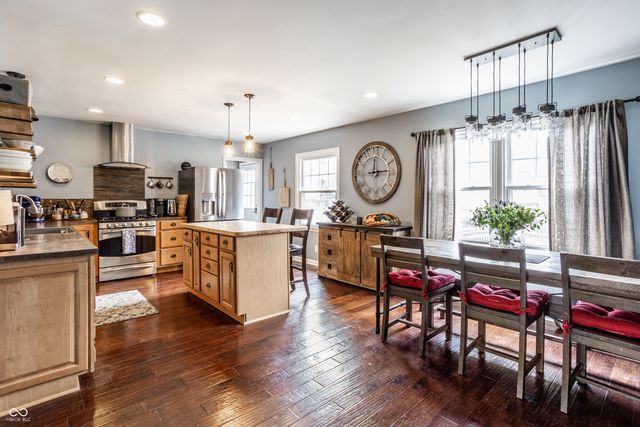 7432 Glenview Drive W, Indianapolis, IN 46250