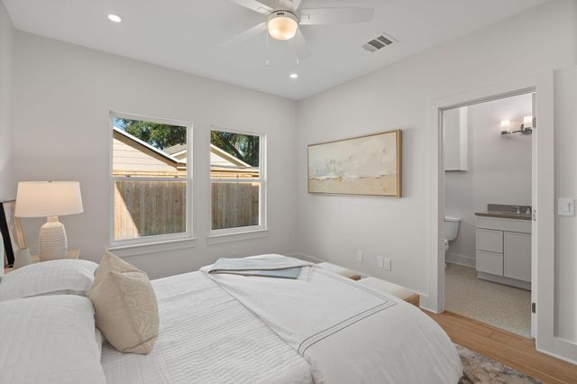 1011 W Cottage Street, Houston, TX 77009