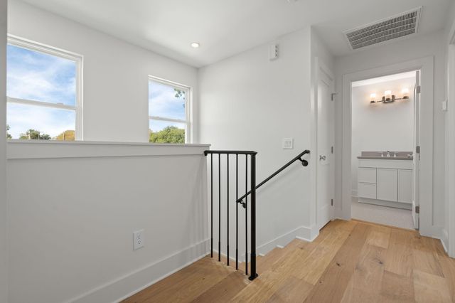 1011 W Cottage Street, Houston, TX 77009