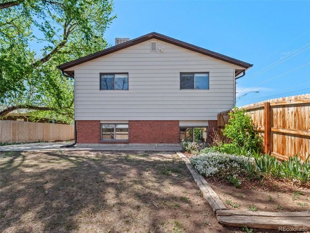 8640 W Jewell Avenue, Lakewood, CO 80232