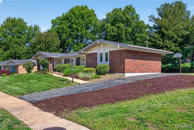 14545 Pembury Drive, Chesterfield, MO 63017