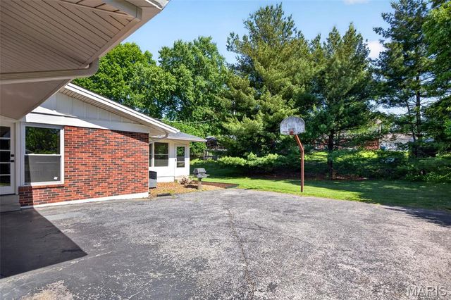 14545 Pembury Drive, Chesterfield, MO 63017