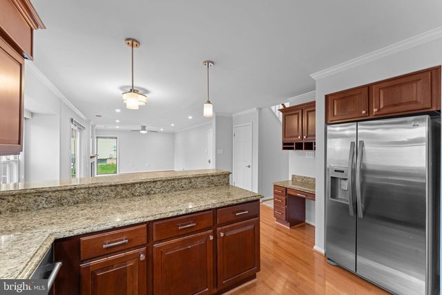 8952 KENILWORTH DR, Burke, VA 22015