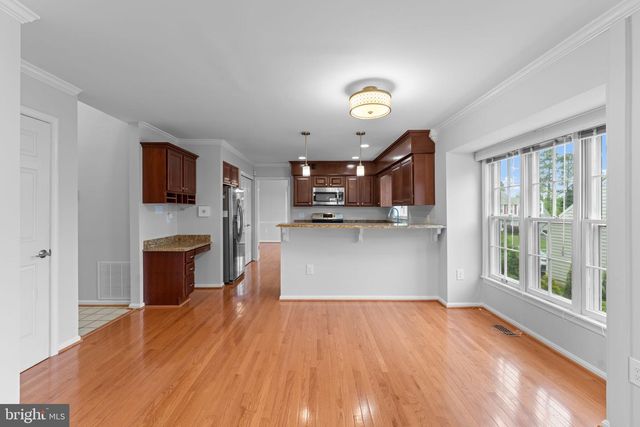 8952 KENILWORTH DR, Burke, VA 22015