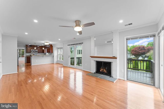 8952 KENILWORTH DR, Burke, VA 22015