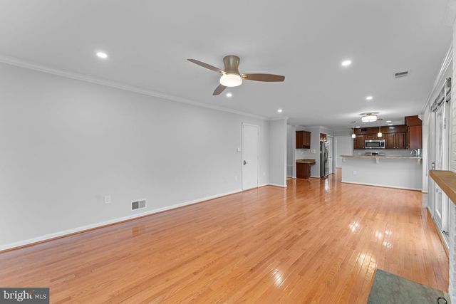 8952 KENILWORTH DR, Burke, VA 22015