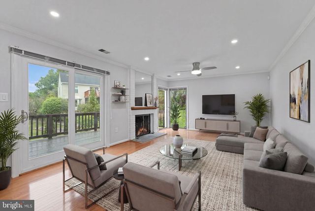 8952 KENILWORTH DR, Burke, VA 22015