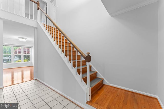 8952 KENILWORTH DR, Burke, VA 22015