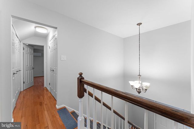 8952 KENILWORTH DR, Burke, VA 22015