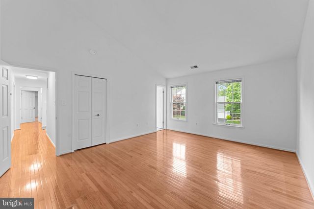 8952 KENILWORTH DR, Burke, VA 22015