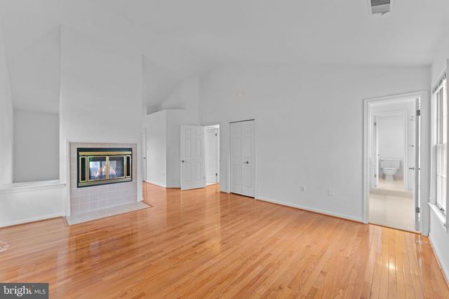 8952 KENILWORTH DR, Burke, VA 22015
