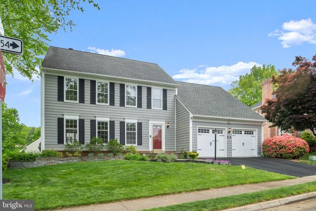 8952 KENILWORTH DR, Burke, VA 22015